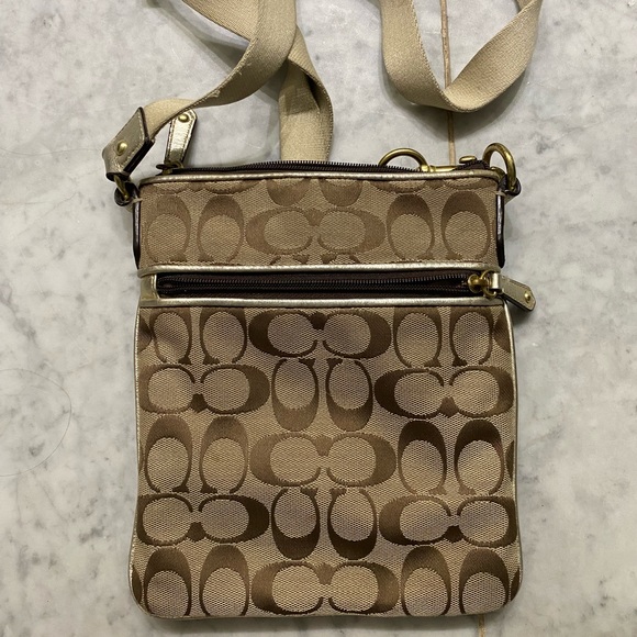 Coach cross body purse with floral appliqué - Picture 2 of 2